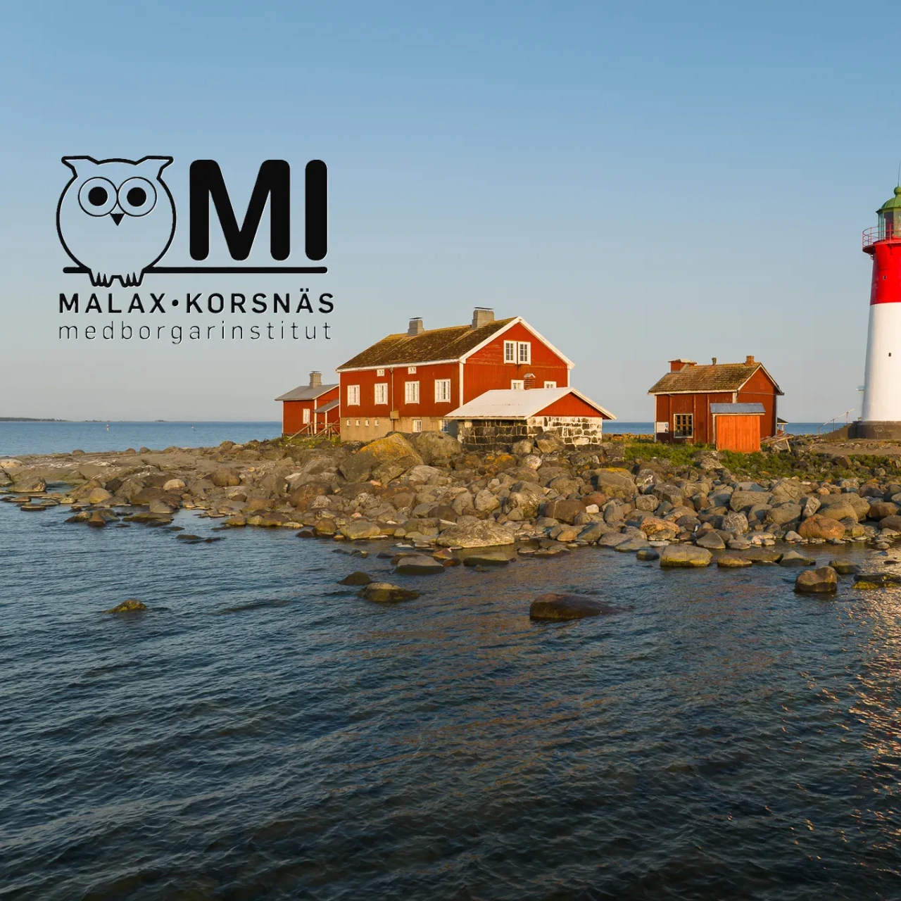 Fyren pa strommingsbadan 11 + vit MI logo